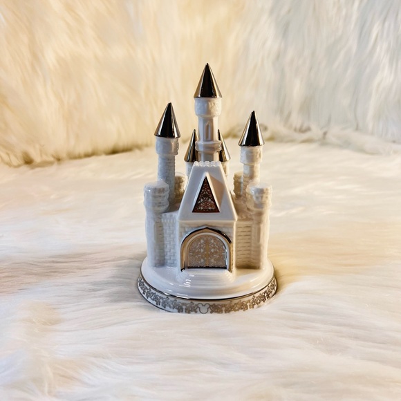NEW Disney Fantasyland‎ Castle Figure - Picture 6 of 9